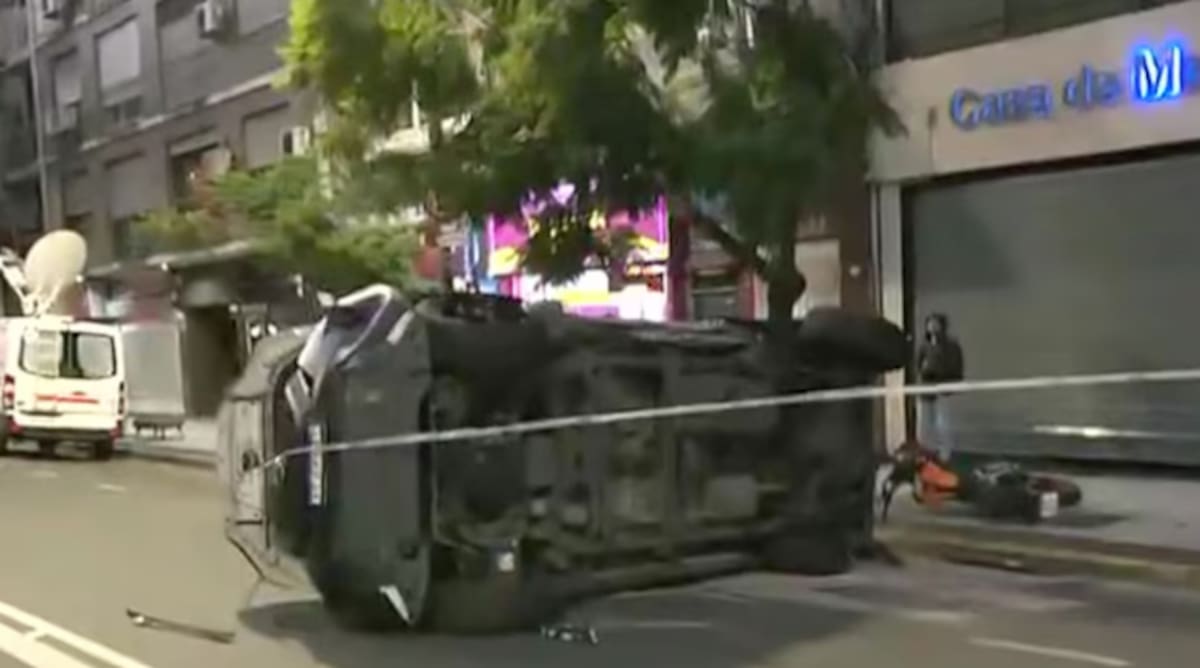 Choque y vuelco en Callao y Corrientes.