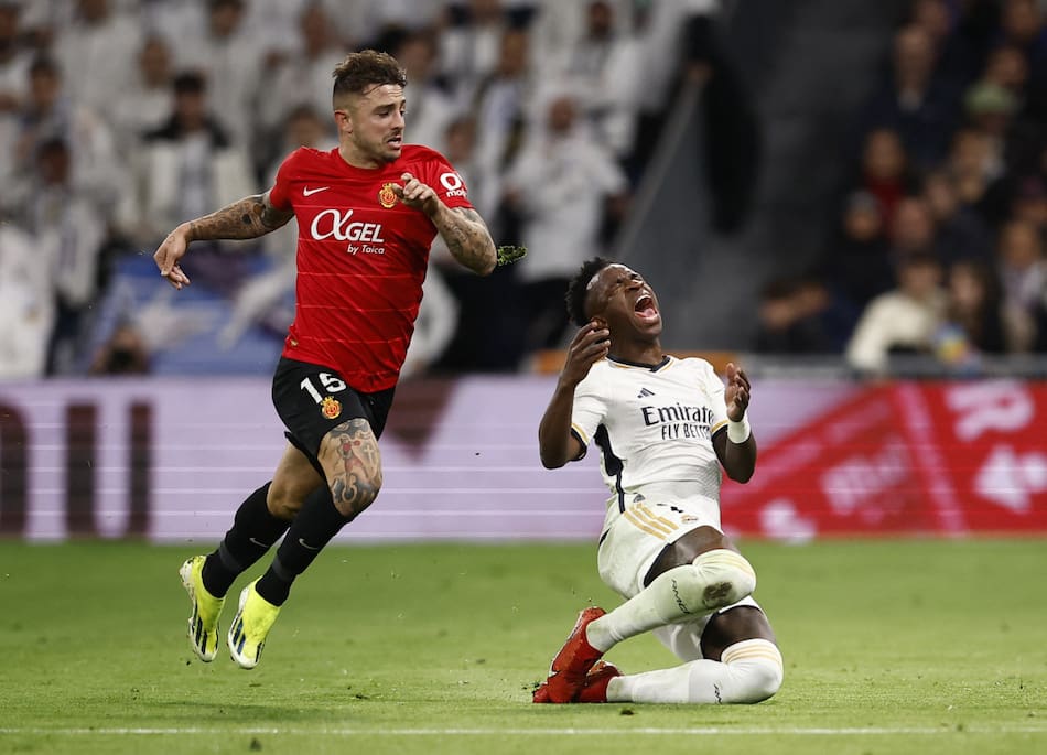 Pablo Maffeo y Vinicius Junior. Foto: Reuters