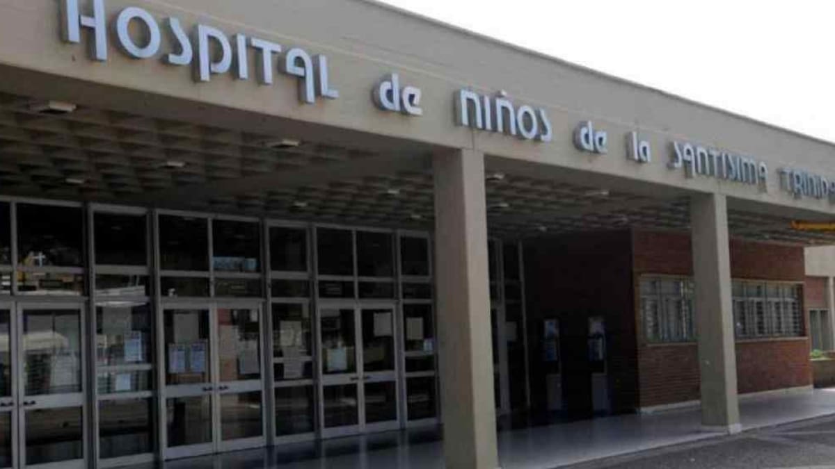 Horror en Córdoba: operaron a un bebé de ocho meses para sacarle un tenedor de la cabeza