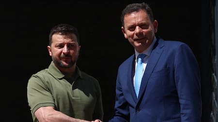 Volodímir Zelenski, y el primer ministro portugués, Luís Montenegro. Foto: REUTERS.