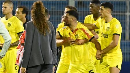 Incidentes en el partido entre Rosario Central y Peñarol. Foto: Goal