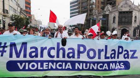 Marcha por la paz en Perú. Foto: REUTERS.