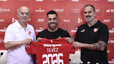 Renovación de contrato de Carlos Tevez en Independiente. Foto: @Independiente.