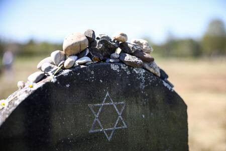 80° aniversario de la liberación del campo de concentración nazi de Bergen-Belsen. Foto: Reuters/Liesa Johannssen