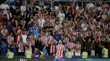 El festejo del golazo que Antonio Sanabria le hizo a la Argentina. Foto: Reuters.