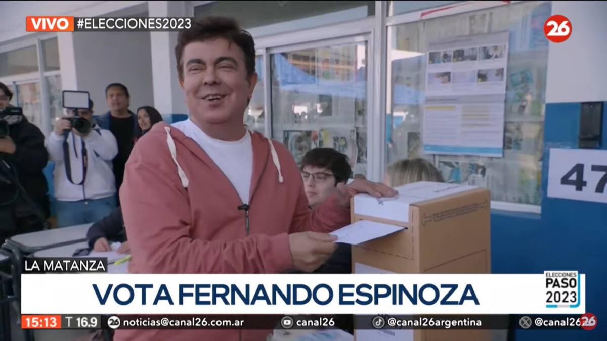 Fernando Espinoza votó en La Matanza. Foto: Canal 26.