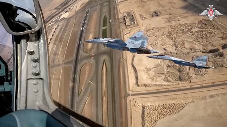 Vuelo de Putin acompañado de cazas. Foto: Reuters.