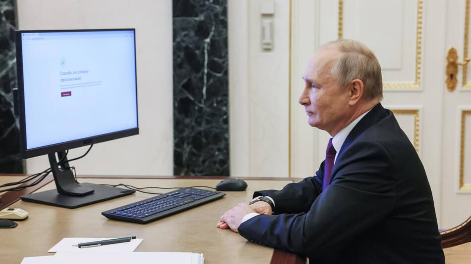 Vladimir Putin votó de manera online en las elecciones regionales de Rusia. Foto: EFE.