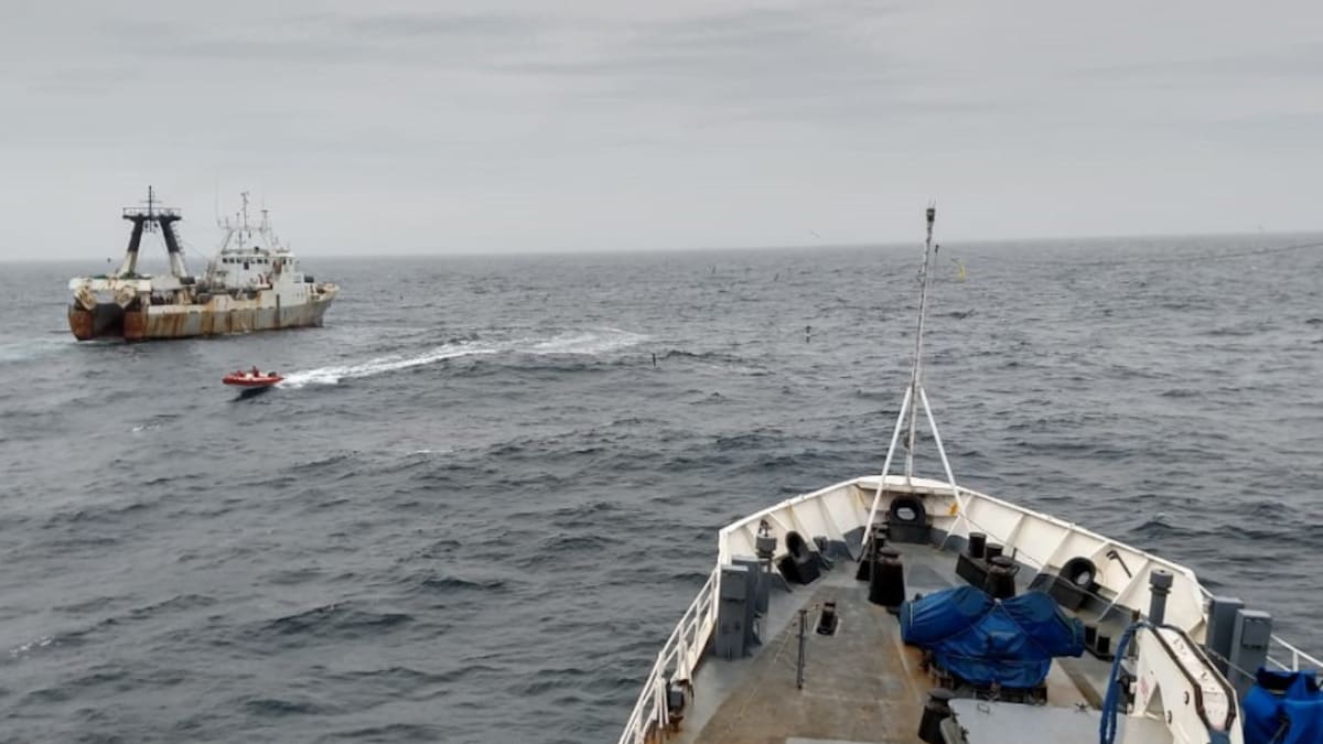 Pesca ilegal en la Zona Económica Exclusiva de Argentina.