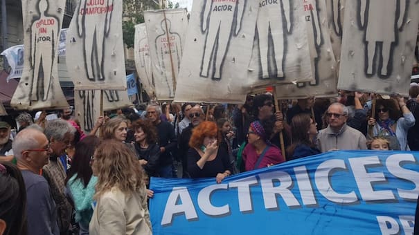 Actrices y actores, también marcharon y se sumaron al reclamo de #NuncaMás