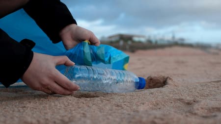 Basura en playas argentinas. Foto: Pexels.