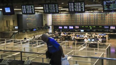 Derrumbe de acciones de empresas argentinas en Wall Street tras la recalificación de MSCI