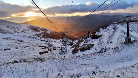 Bariloche presentó su primera nevada fuerte. Foto: NA