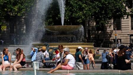 Las autoridades indicaron no exponerse al sol e hidratarse constantemente. Foto: NA.