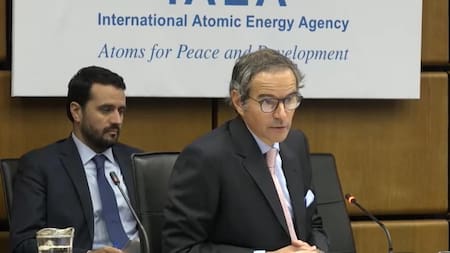 Rafael Grossi, director general de OIEA, advirtió las consecuencias de la explosión de la represa de Kajovka. Foto: EFE.