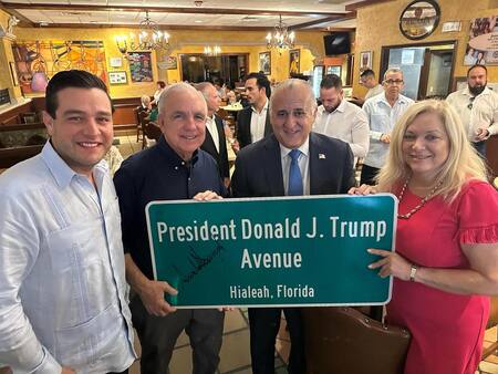 "President Donald J. Trump Avenue". Foto: EFE.