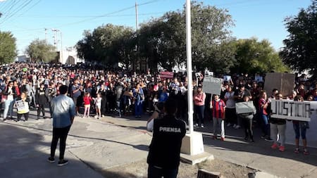 Horror en Puerto Deseado, marcha en reclamo de justicia, niño asesinado, madre violada, foto Twitter