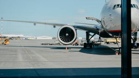 Viajar en avión. Foto: Unsplash