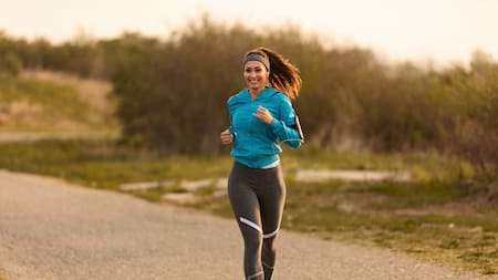 Las temperaturas agradables y los paisajes del otoño son la motivación perfecta. Foto Freepik