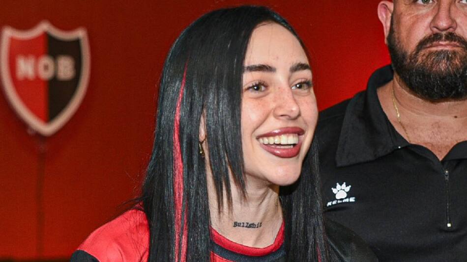 Nicki Nicole con la camiseta de Newell's. Foto: X/Newells