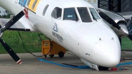 Avión dañado en Aeropuerto de Morón, Foto: NA