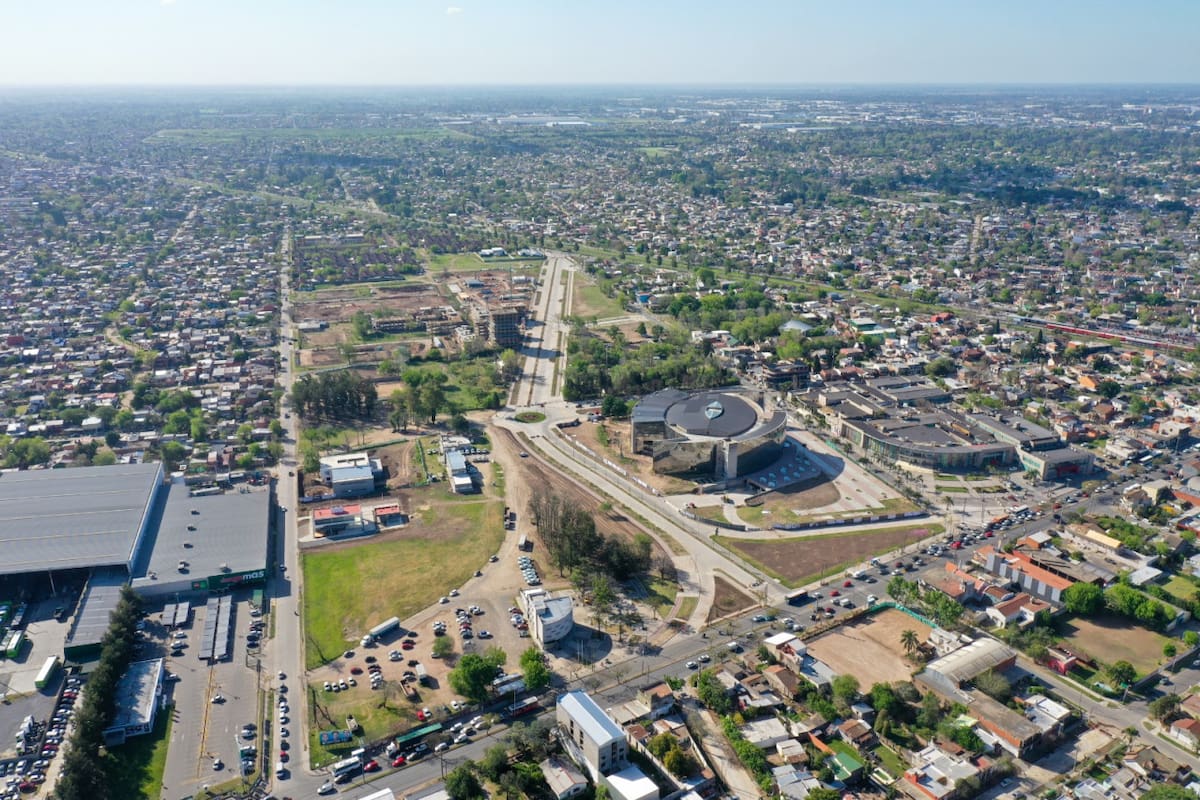 Recorrida por la nueva Av. Héroes de Malvinas en Pablo Nogués. Foto: Prensa.