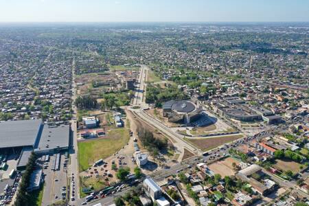 Recorrida por la nueva Av. Héroes de Malvinas en Pablo Nogués. Foto: Prensa.