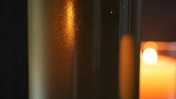 No es calidad ni decoración: el verdadero motivo del hueco en las botellas de vino