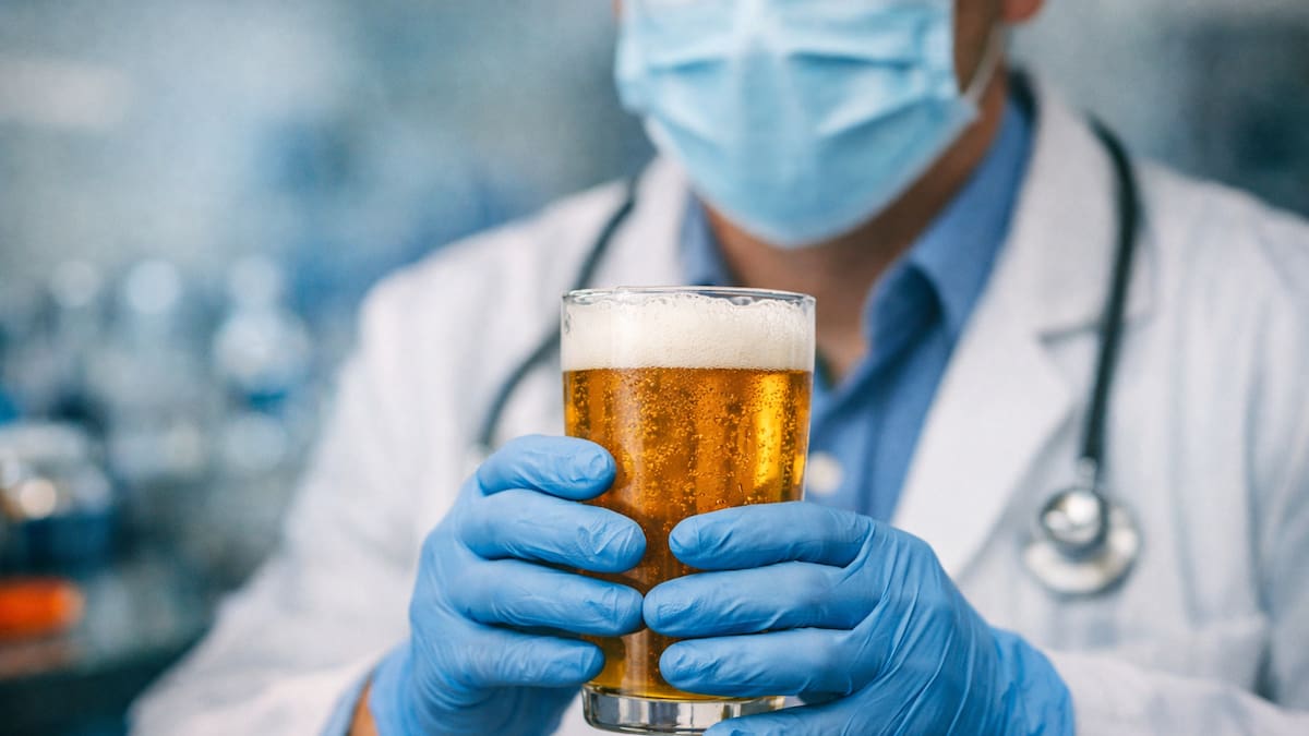 El virólogo estadounidense Chris Buck desarrolló una cerveza modificada genéticamente que, según sus propias pruebas, sería capaz de generar una respuesta inmunitaria en el organismo.