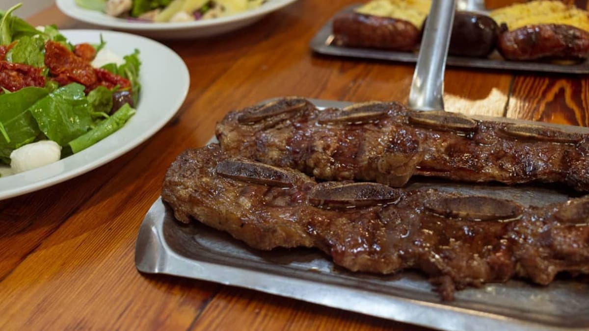 La parrilla libre de Almagro que combina calidad, cantidad y precio amigo ideal para un almuerzo