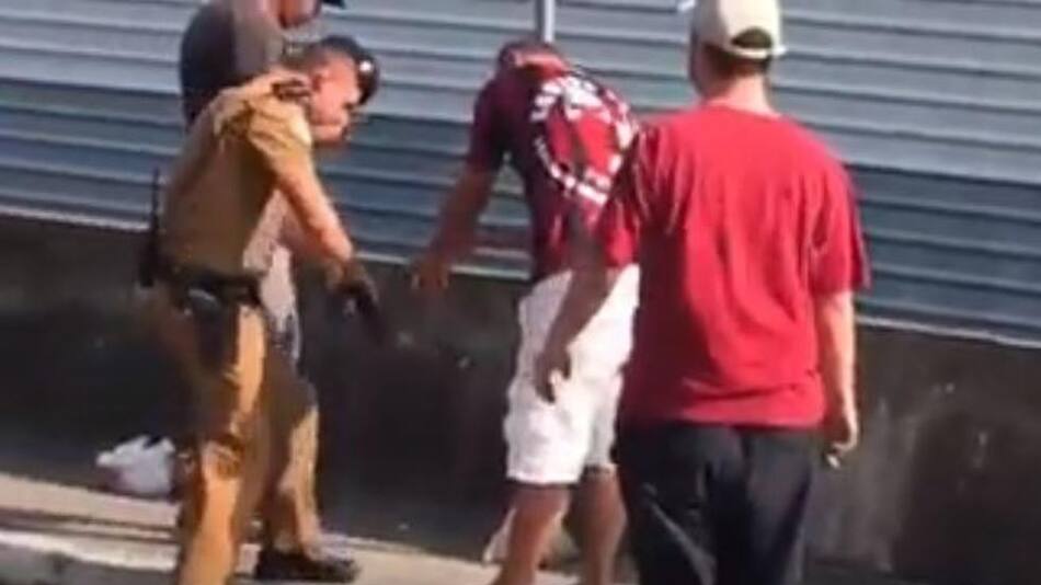 Hincha del Club Athletico Paranaense pierde la mano por bengala