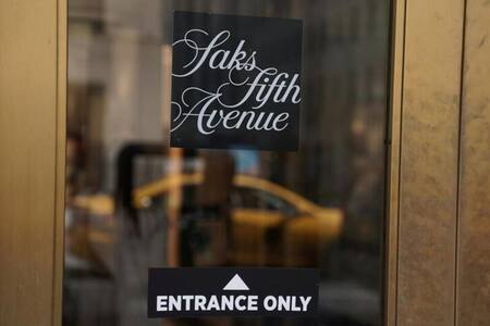 Local de Saks Fifth Avenue en Estados Unidos. Foto: Reuters (Carlo Allegri)
