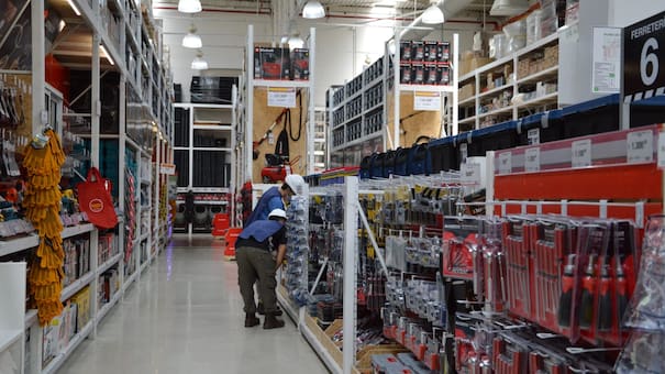 Un fuerte candidato a quedarse con Carrefour cerró una de las tiendas de construcción más famosas de Argentina