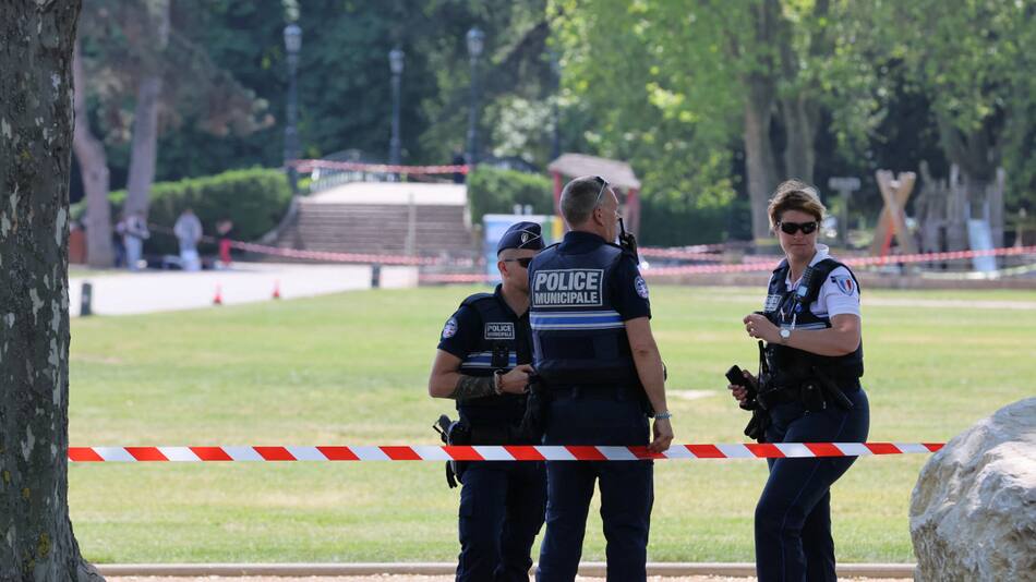 Feroz ataque en un parque de Annecy, Francia. Foto: Reuters.