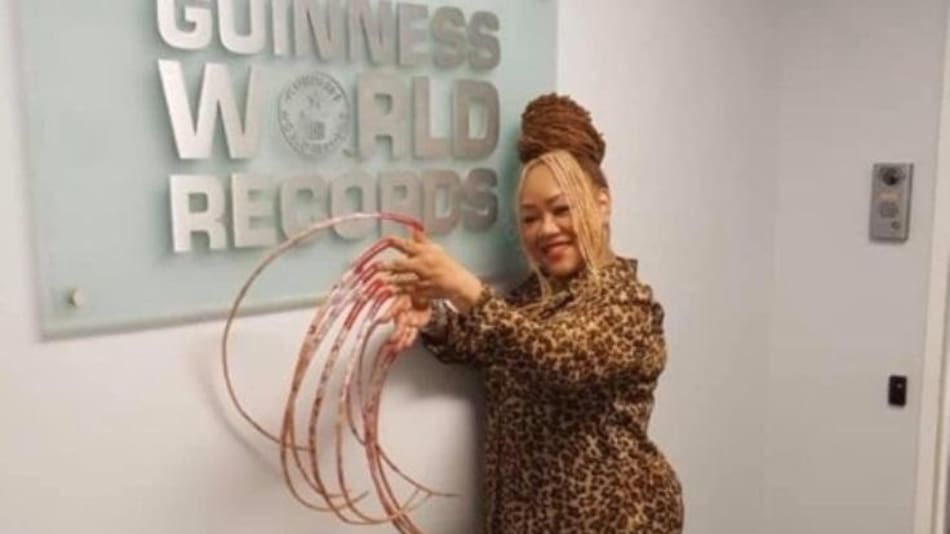 Mujer con las uñas más largas del mundo, Foto: Guinnes World Records