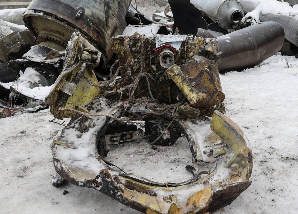 Restos de un misil que cayó en la ciudad ucraniana de Járkov. Foto: Reuters