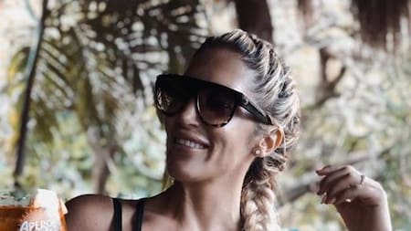 Con jugadísimo topless en la cama, Ayelén Paleo levantó temperatura del viernes otoñal