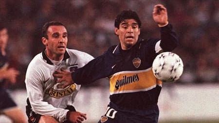 Maradona ante Colo Colo. Foto: Instagram @desplieguefutcl