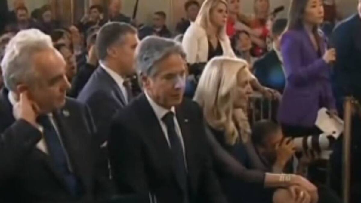 Reacción de Antony Blinken durante la conferencia de prensa de Joe Biden. Foto: Captura de video.