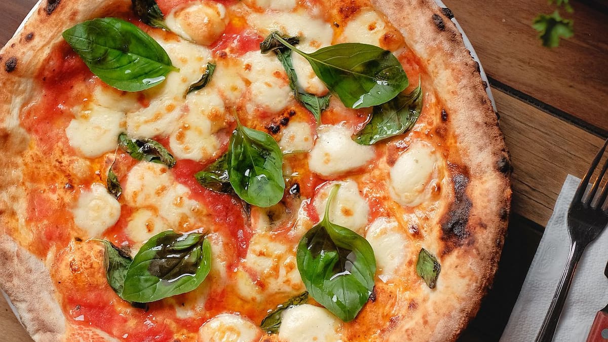 Cortita y al pie: la receta de la verdadera pizza napoletana, según Donato de Santis