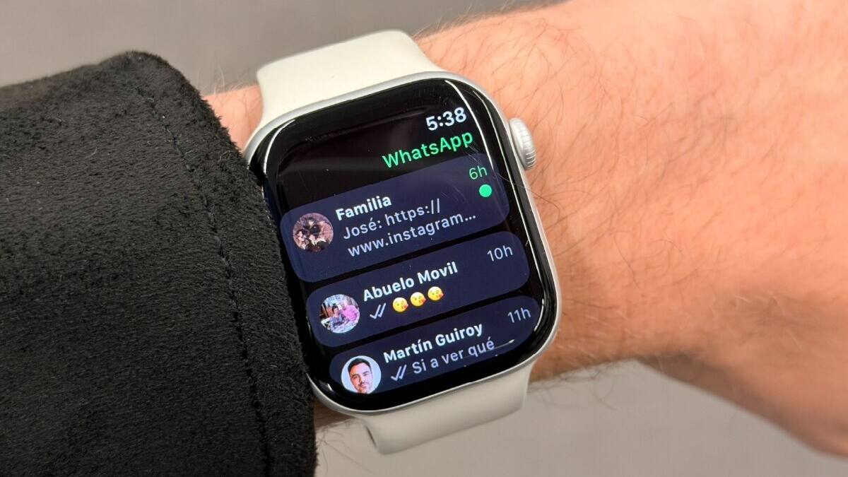 Reloj inteligente Apple Watch con WhatsApp.
