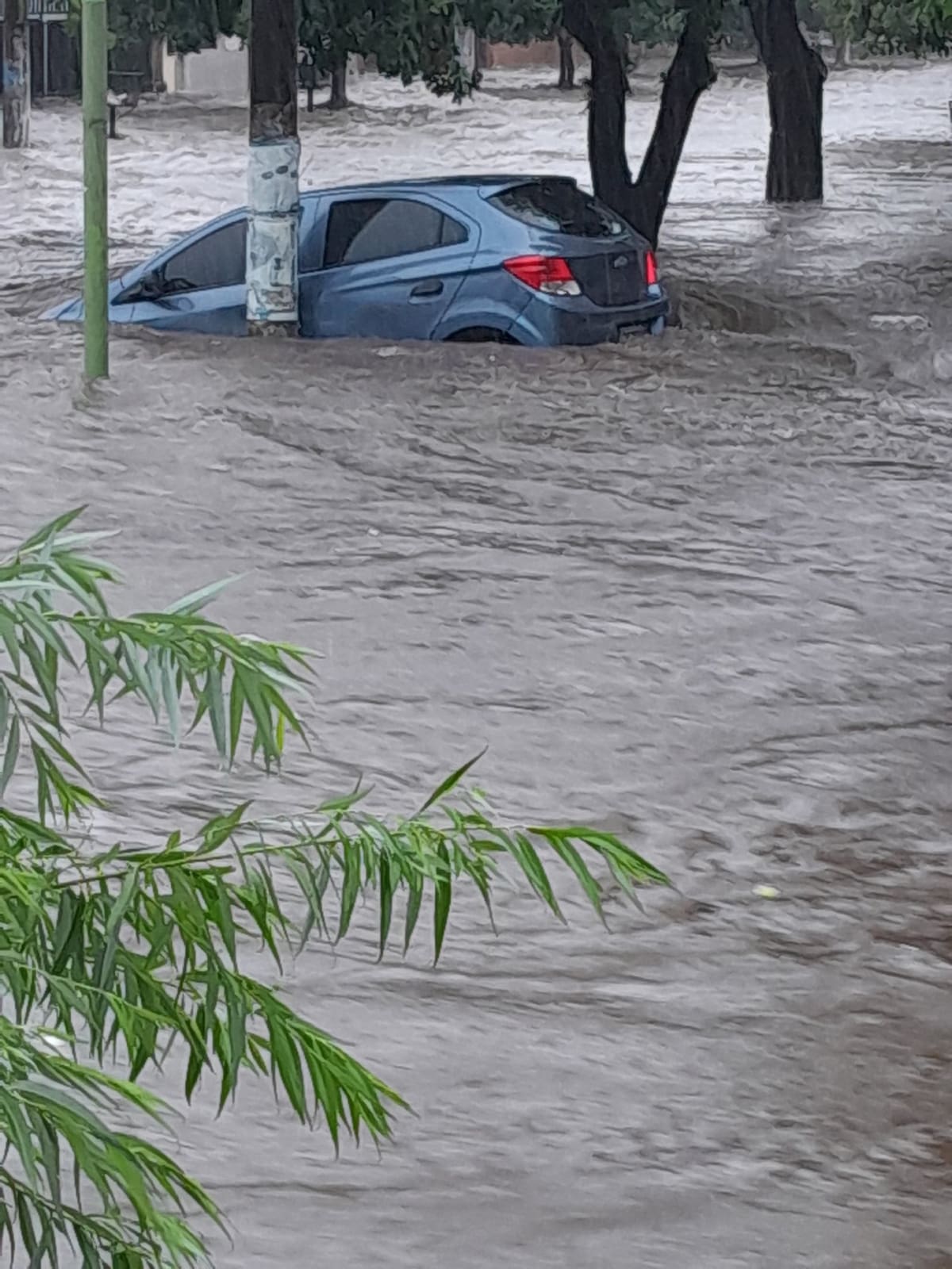 Fuerte tormenta en Tucumán. Foto X @CrisGeMartin