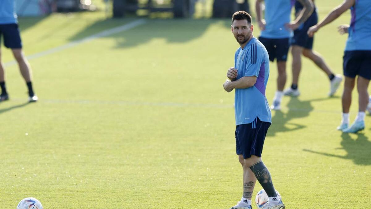 Lionel Messi en el entrenamiento de la Selección en Qatar. Foto: REUTERS.