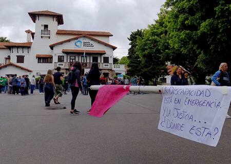 protesta en la agencia nacional de discapacidad
