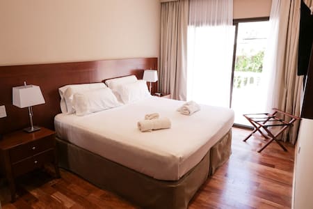 Howard Johson Escobar