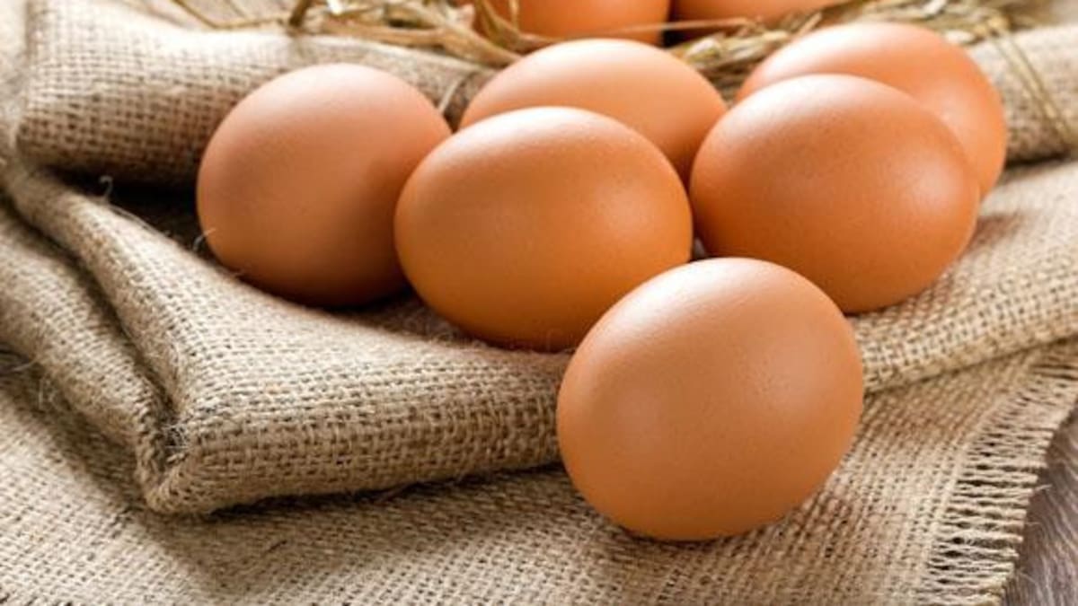 Un hombre terminó internado tras meterse 15 huevos en el recto