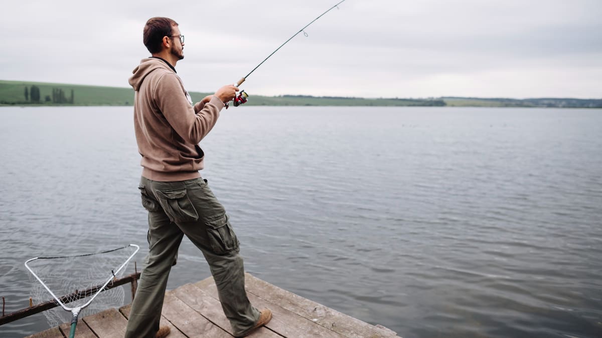 Pesca de pejerrey, camping y caminatas: el pueblo bonaerense con laguna ideal para liberarse del estrés