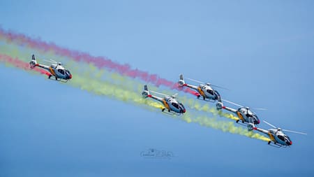 Helicópteros acróbatas de la Patrulla Aspa del Ejército Español