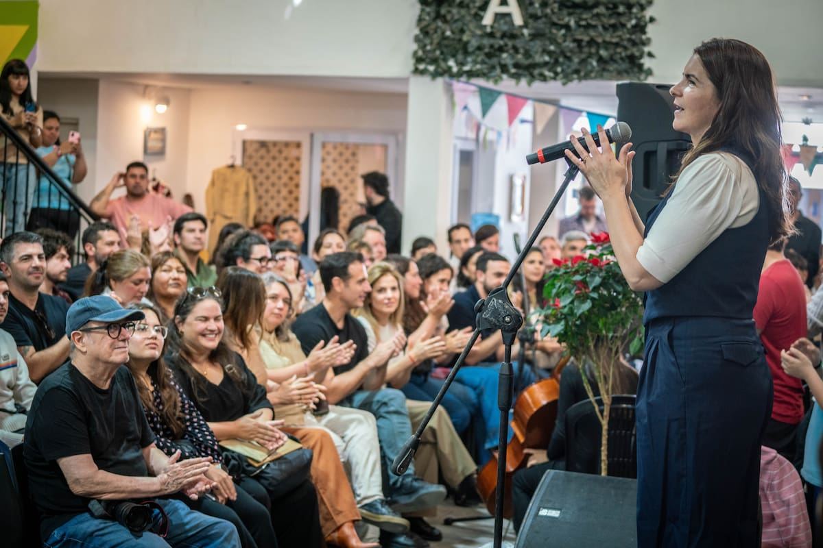 Mariel Fernández recibió a Silvio Rodríguez en Moreno.