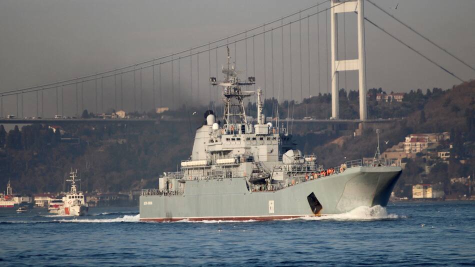 l buque ruso "Caesar Kunikov" destruido por Ucrania en el mar Negro. Foto: Reuters.